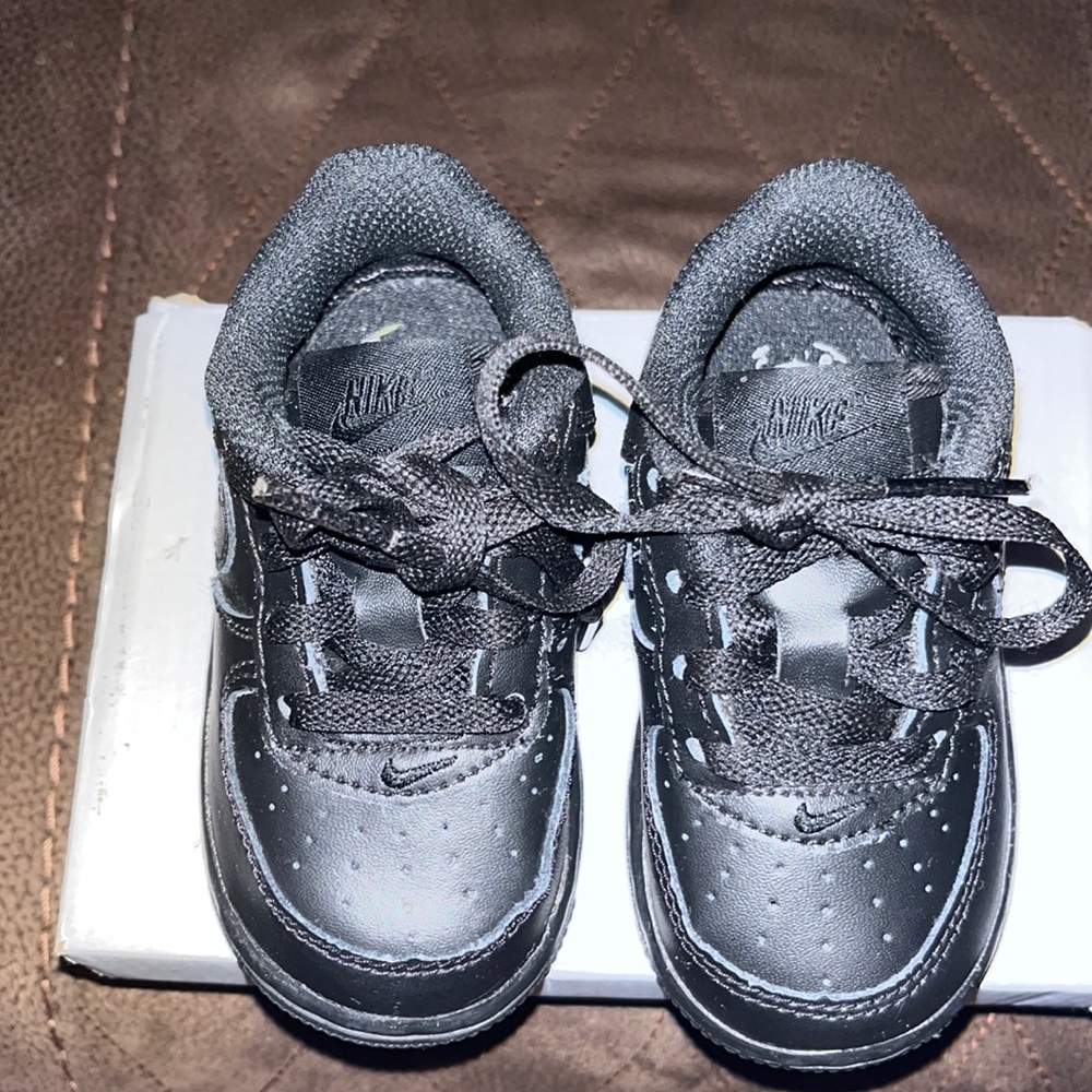 Like new toddler black air forces size 5C